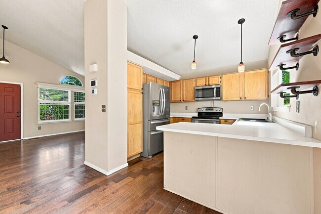 Building Photo - $3,048.95 with $300 Cleaning Voucher, 3 Beds - 2 Bath, Single Family Home in Highlands Ranch with...