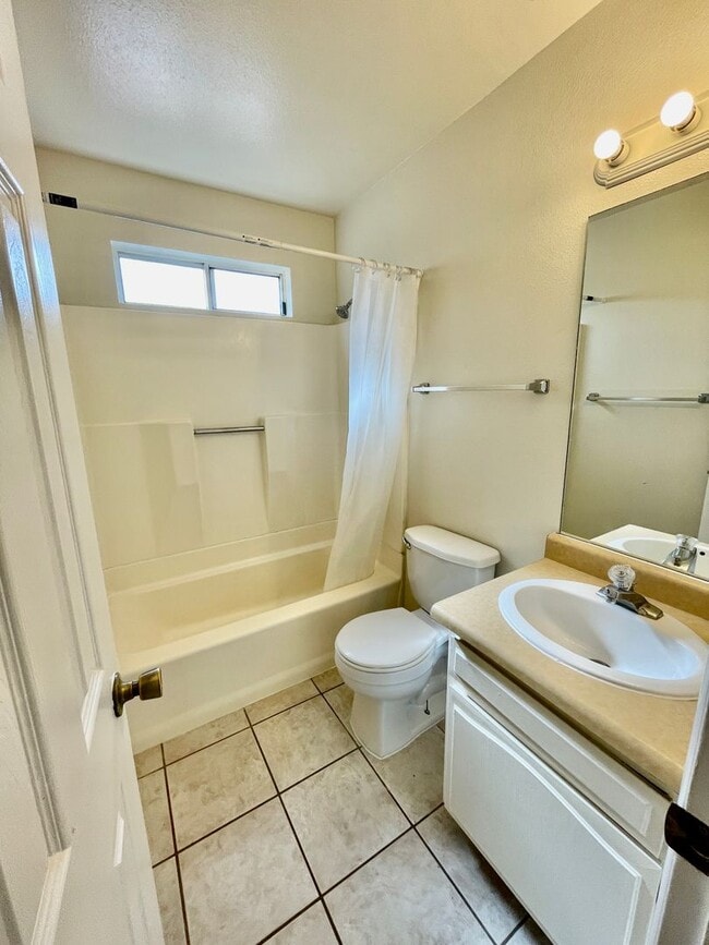 Building Photo - Pet Friendly Home in Washington with Large Fenced Yard