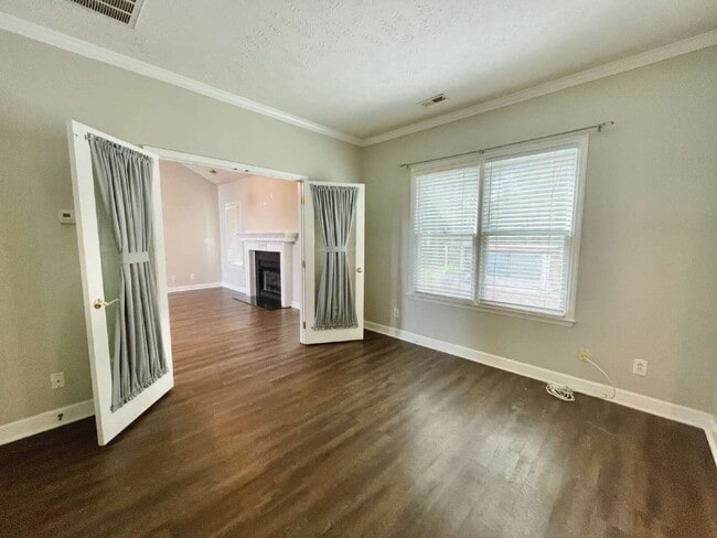 Building Photo - Spacious 3-Bedroom Nest with 2.5 Baths And...
