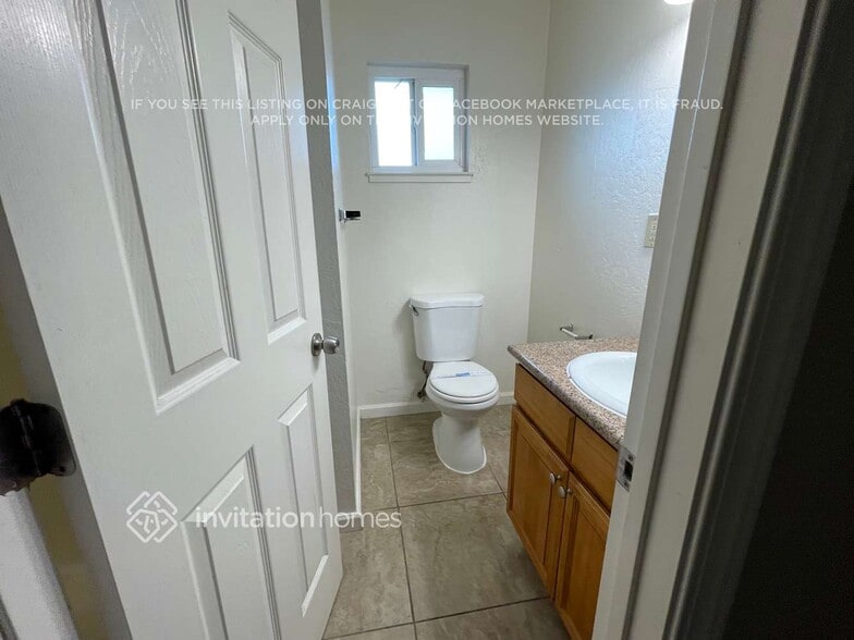 Building Photo - 1658 Ashwood Dr