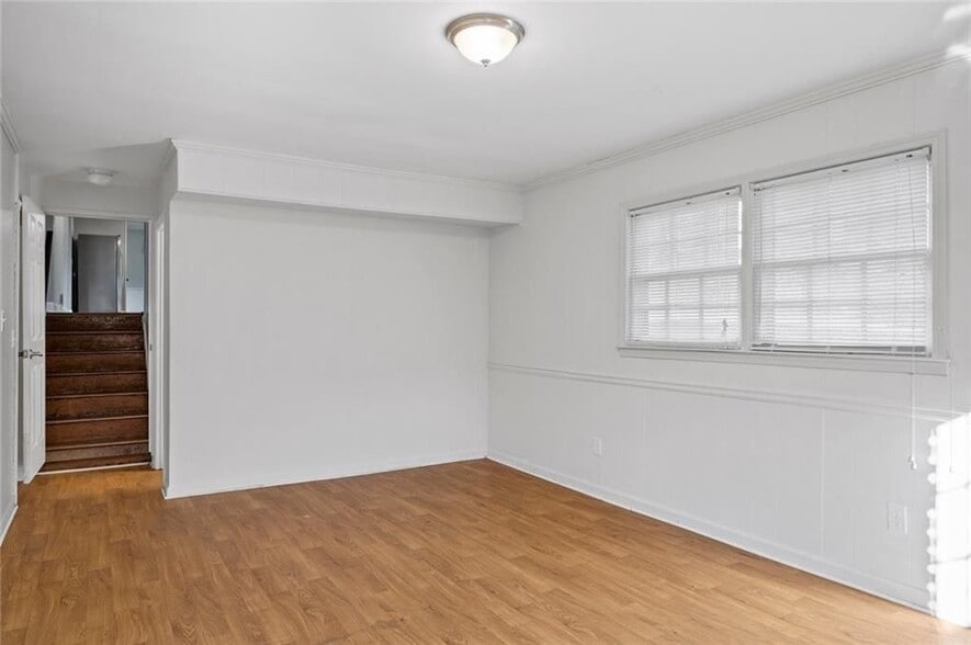 Building Photo - 2857 Fontainebleau Dr