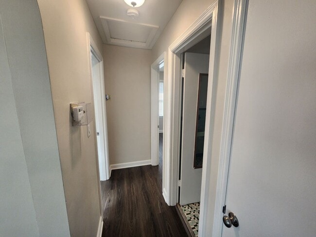 Building Photo - Updated 3 bedroom 1 bath in Shively! Excellent location!