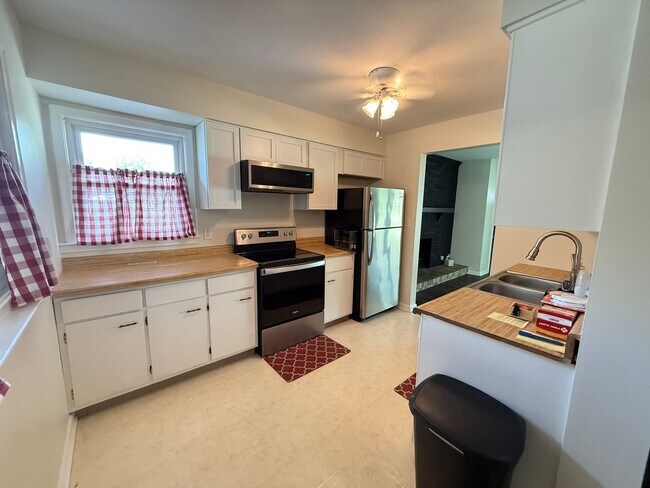 Building Photo - 3405 Elkton Dr