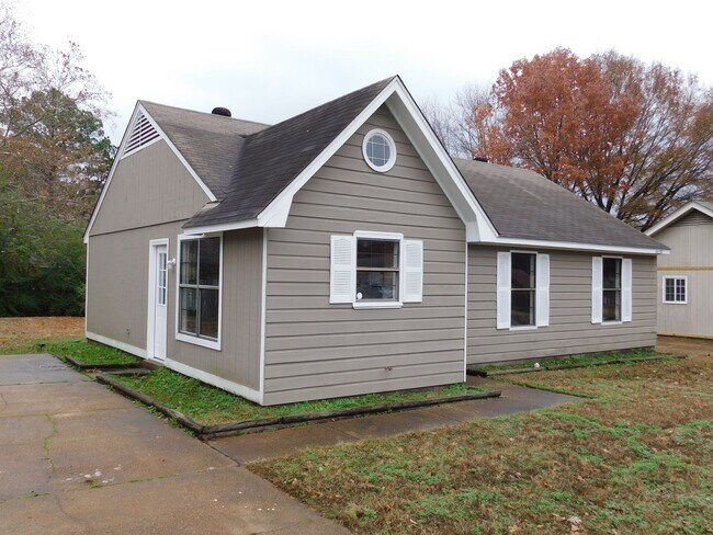 Building Photo - 6630 Gatewood Cir