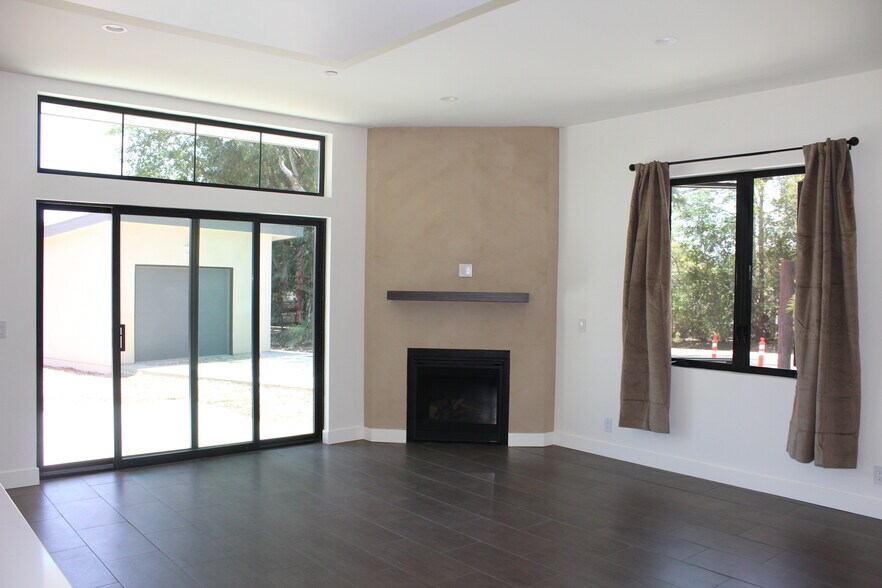 Building Photo - 1220 Rancho Dr