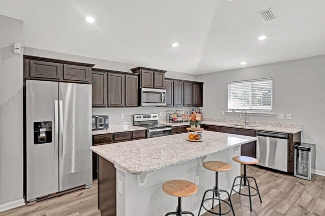 Building Photo - Move-In Ready 4BR Home. Split Floor Plan. 2-Car Garage & Pet Friendly!