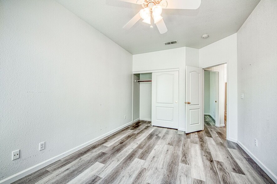Building Photo - 1708 E Chelsea Dr