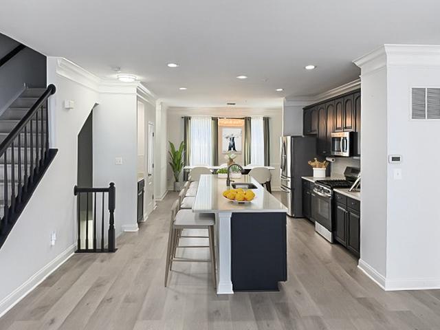 Building Photo - 3556 Woodlake Dr