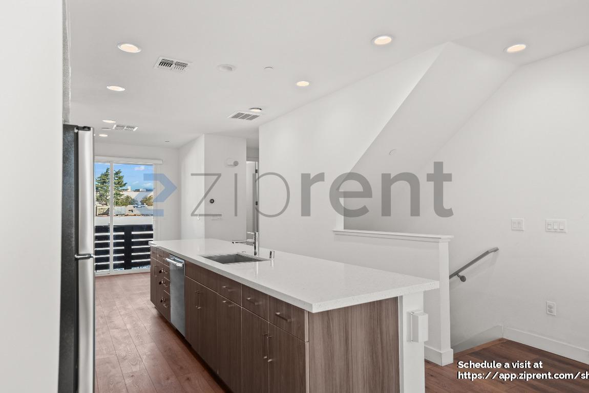 Building Photo - 985 24th St