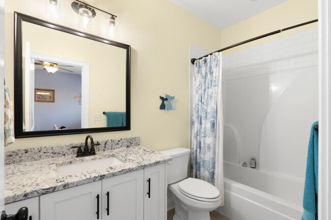 Building Photo - 3067 Rosewood Dr