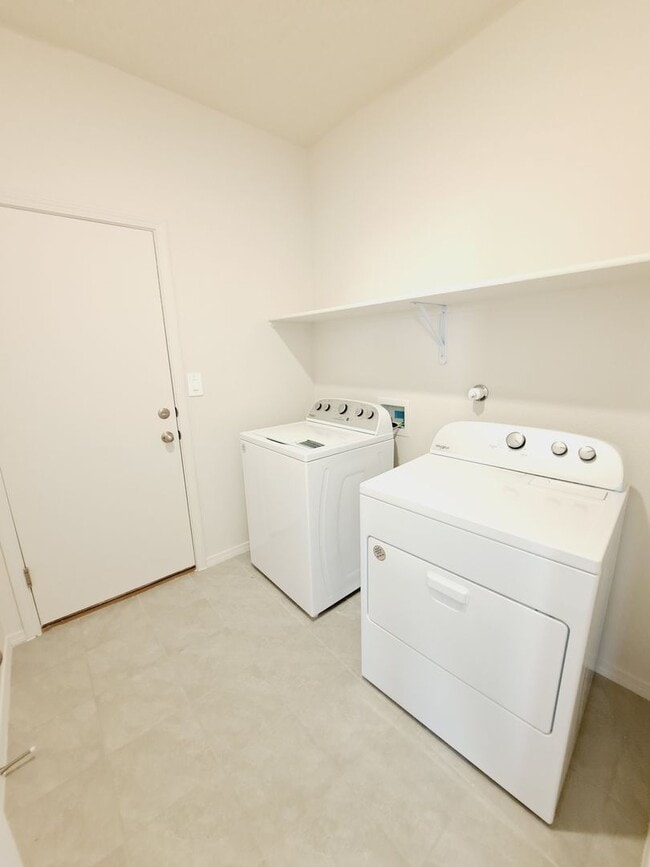 Building Photo - Energy Efficient Home!