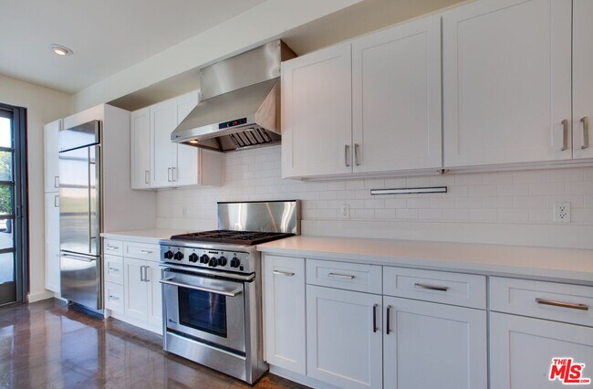 Building Photo - 1358 4th St