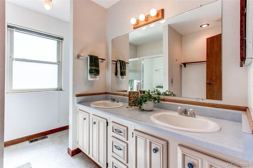 Building Photo - 1357 S Oswego Ct