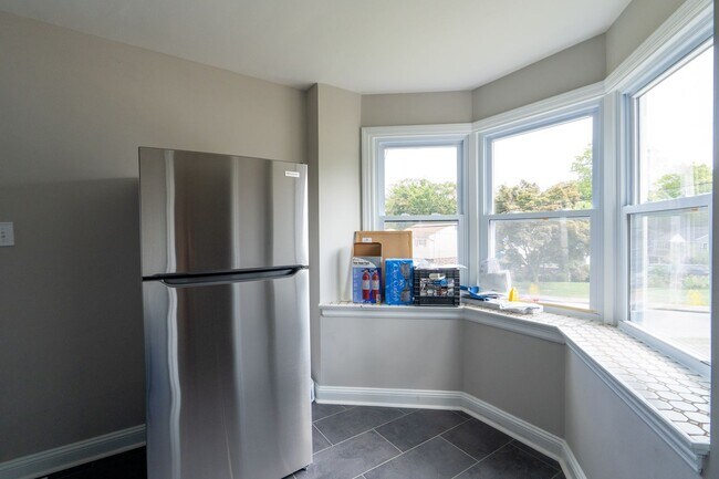 Building Photo - Rare 4 bed Gem in Marple Newtown