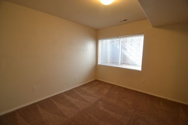 Building Photo - Corner 3 bed, 2.5 Bath Townhome in Distric...