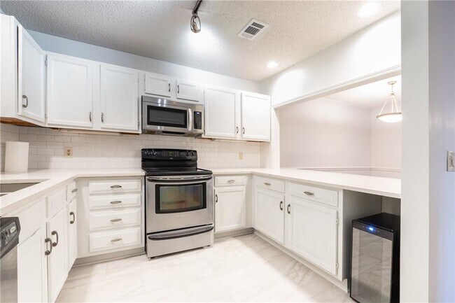 Building Photo - 311 Hollyfax Cir NE