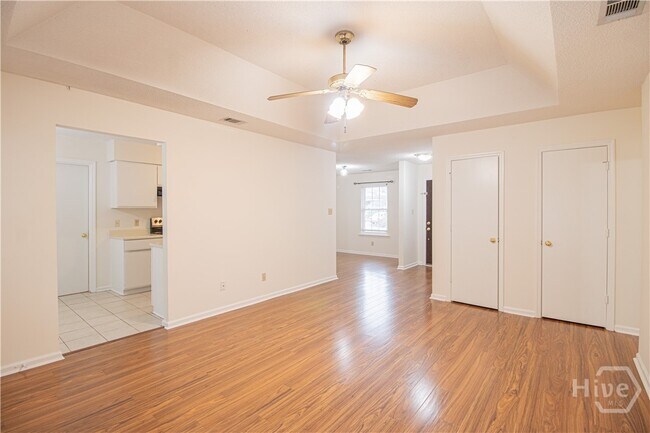 Building Photo - 148 Country Walk Cir