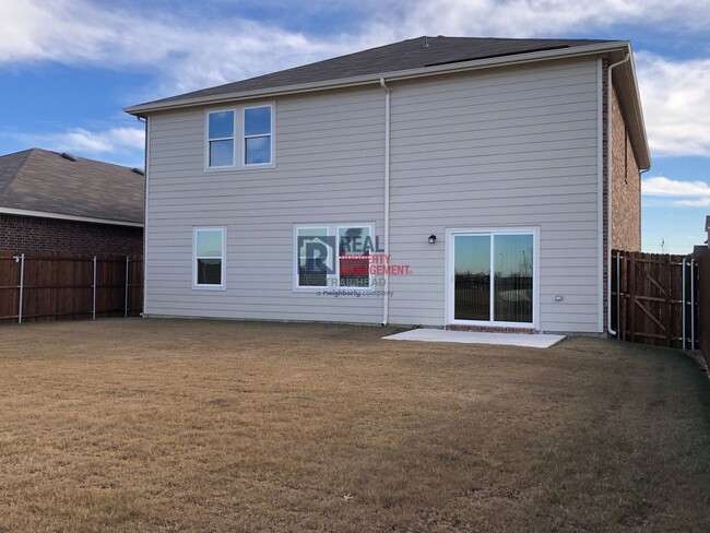 Building Photo - Spacious 5 Bedroom/3 Full Bath Open Concep...