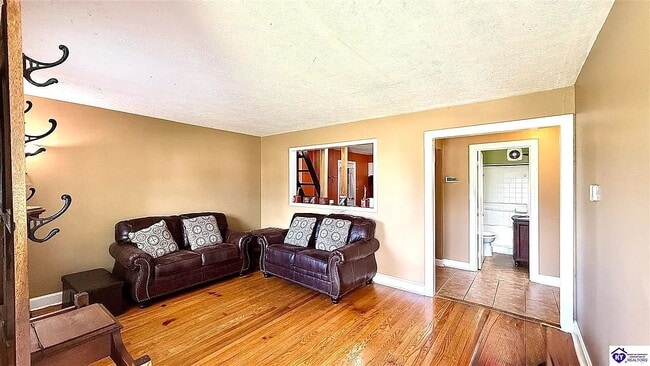 Building Photo - 218 Demaree Dr