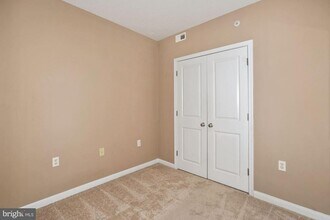 Building Photo - 851 N Glebe Rd