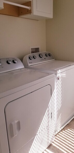 Laundry room - 15455 Carob Cir