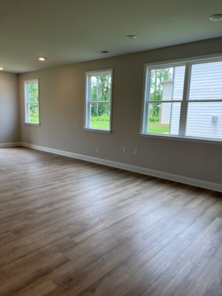 Building Photo - 414 Kinross Ln