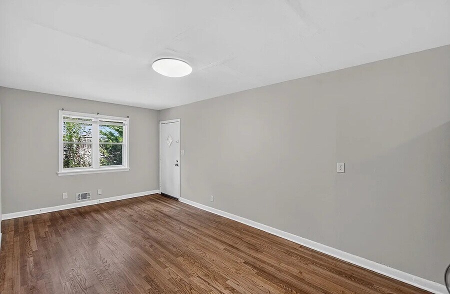 Building Photo - 1121 Glendale Dr