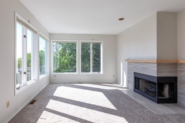 Building Photo - 18530 King Eider Ln