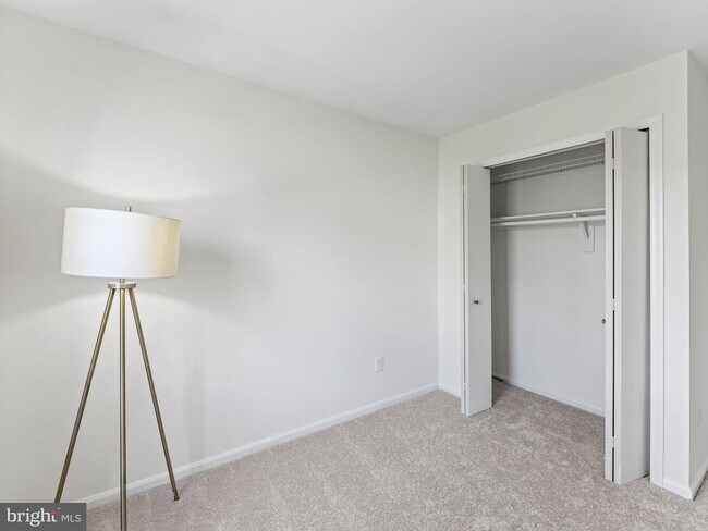 Building Photo - 8638 Dellway Ln