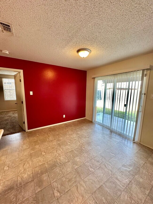 Building Photo - COMING AUGUST 2026 - 5 Bedroom Home in PaulAnn Neighborhood!