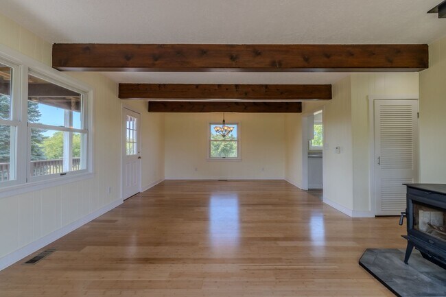Building Photo - 7825 S Lake Leelanau Dr