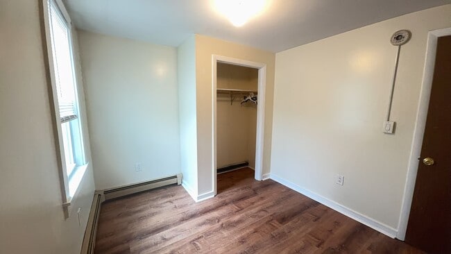 Building Photo - 224 Rainbow St