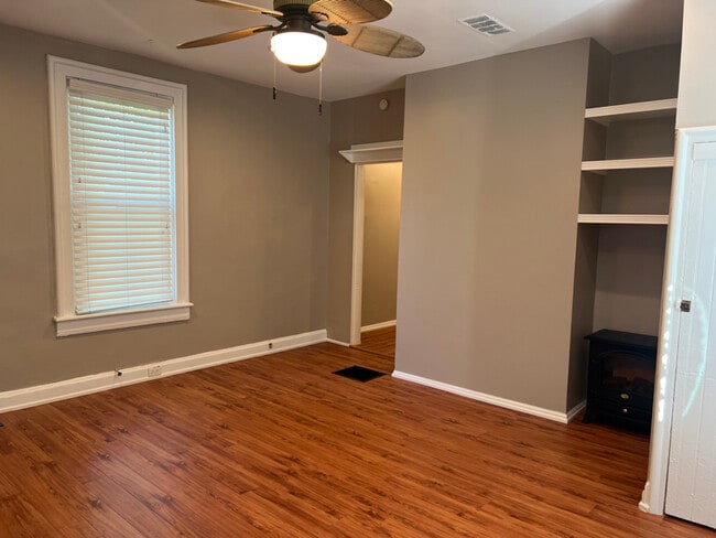 Building Photo - 502 Wirtz Way