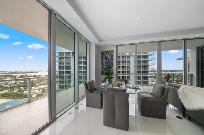 Building Photo - 3100 N Ocean Dr