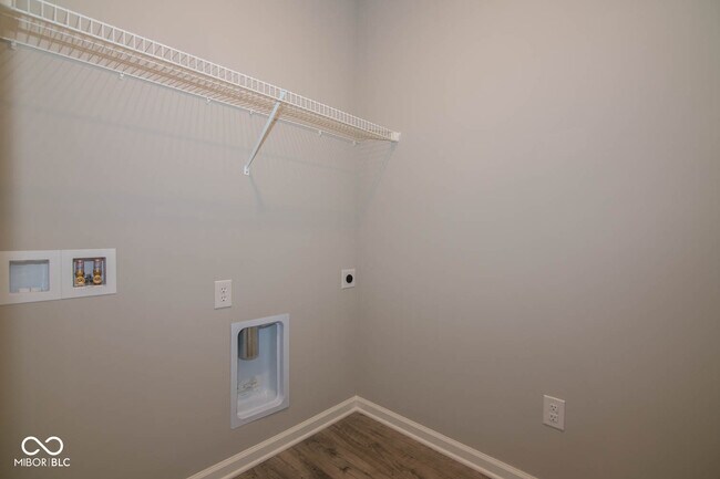 Building Photo - 876 Downey Ln