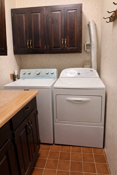 Building Photo - 166 5th Ave