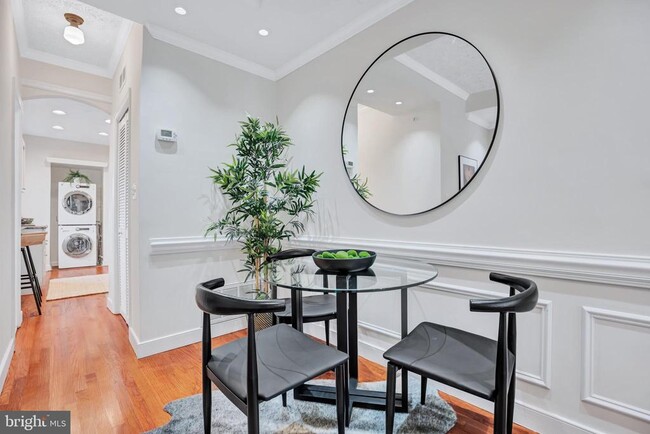 Building Photo - 1437 Duke St