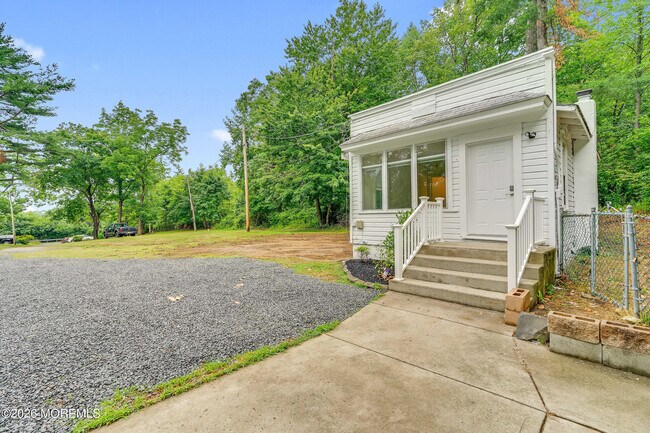 Building Photo - 302 Schoolhouse Rd
