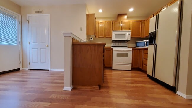 Building Photo - 209 E 18th Ave