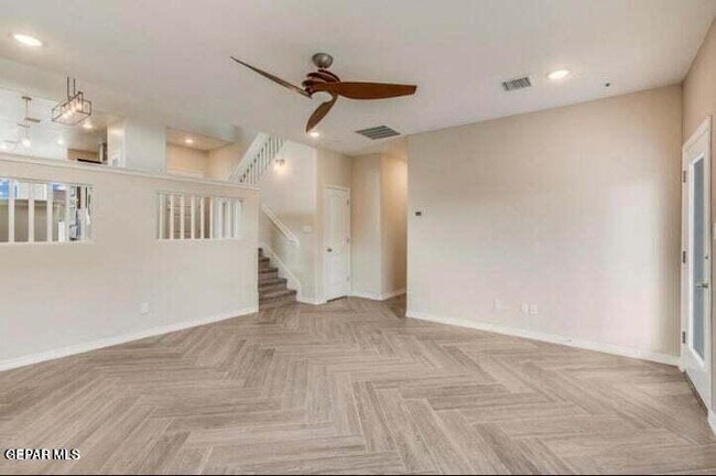 Building Photo - 657 La Entrada Cir