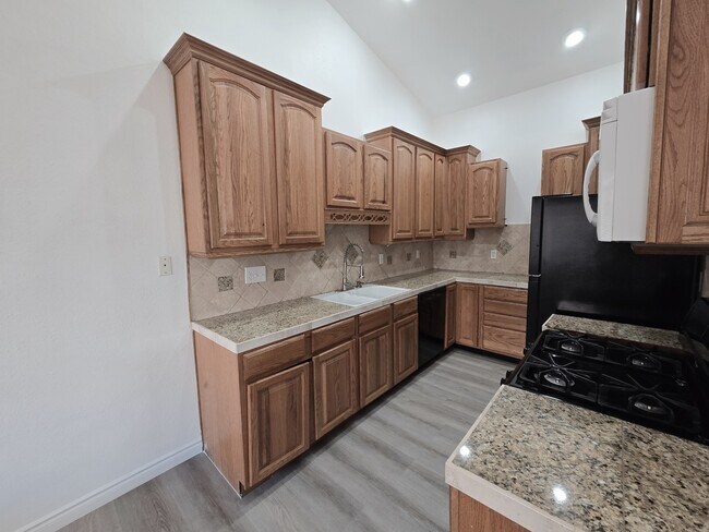 Building Photo - 1612 N Torrey Pines Dr