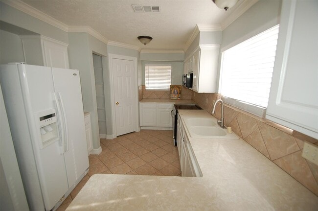 Building Photo - 3338 Walhalla Dr