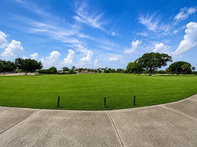 Building Photo - 250 Jacaranda Dr