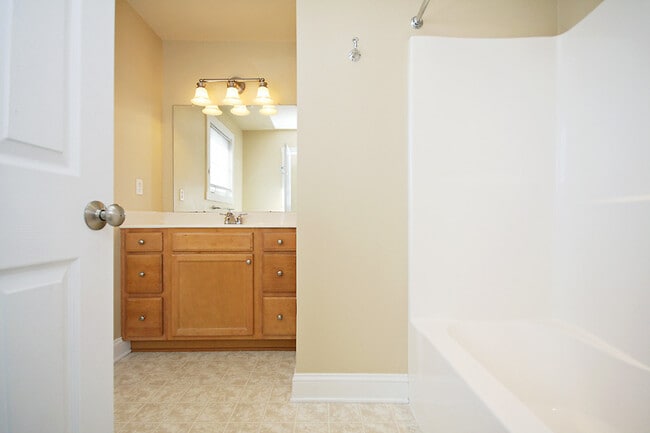 Building Photo - Pet Friendly, End-Unit Crozet Townhome