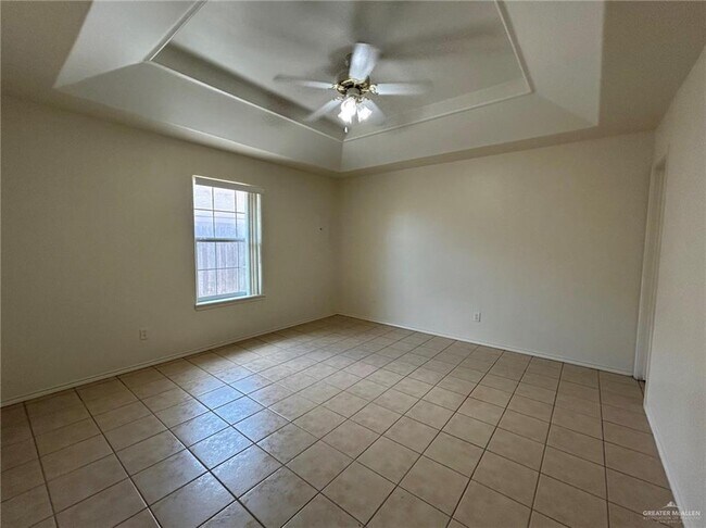 Building Photo - 16 E Quail St