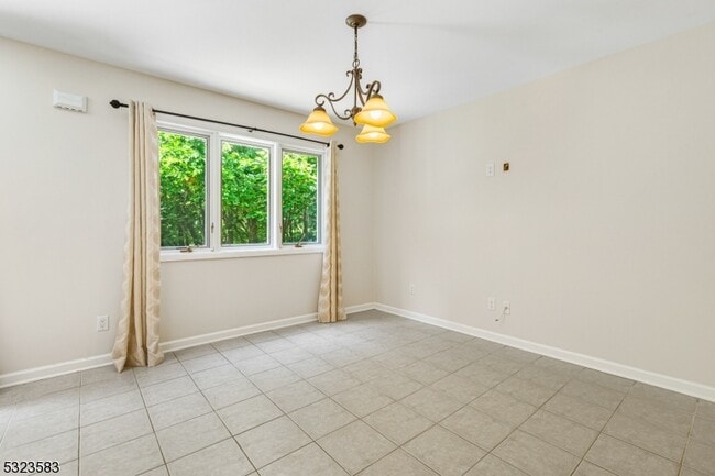 Building Photo - 6-06 Cross Meadows