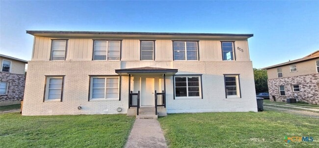 Building Photo - 805 Sissom Rd