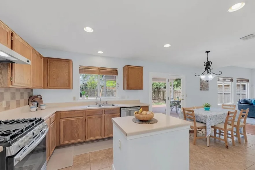 Building Photo - 16914 Dorman Dr