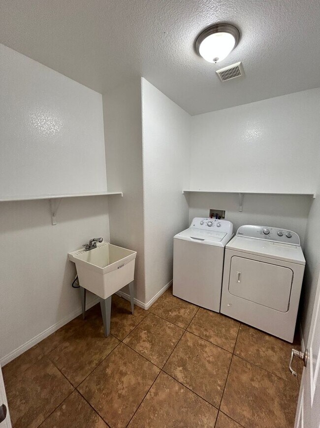 Building Photo - Beautiful 4/Bed/3Bath/2Car Two-Story Home with Loft and Office in Providence!