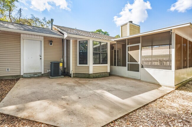 Building Photo - 206 Esmond Ct